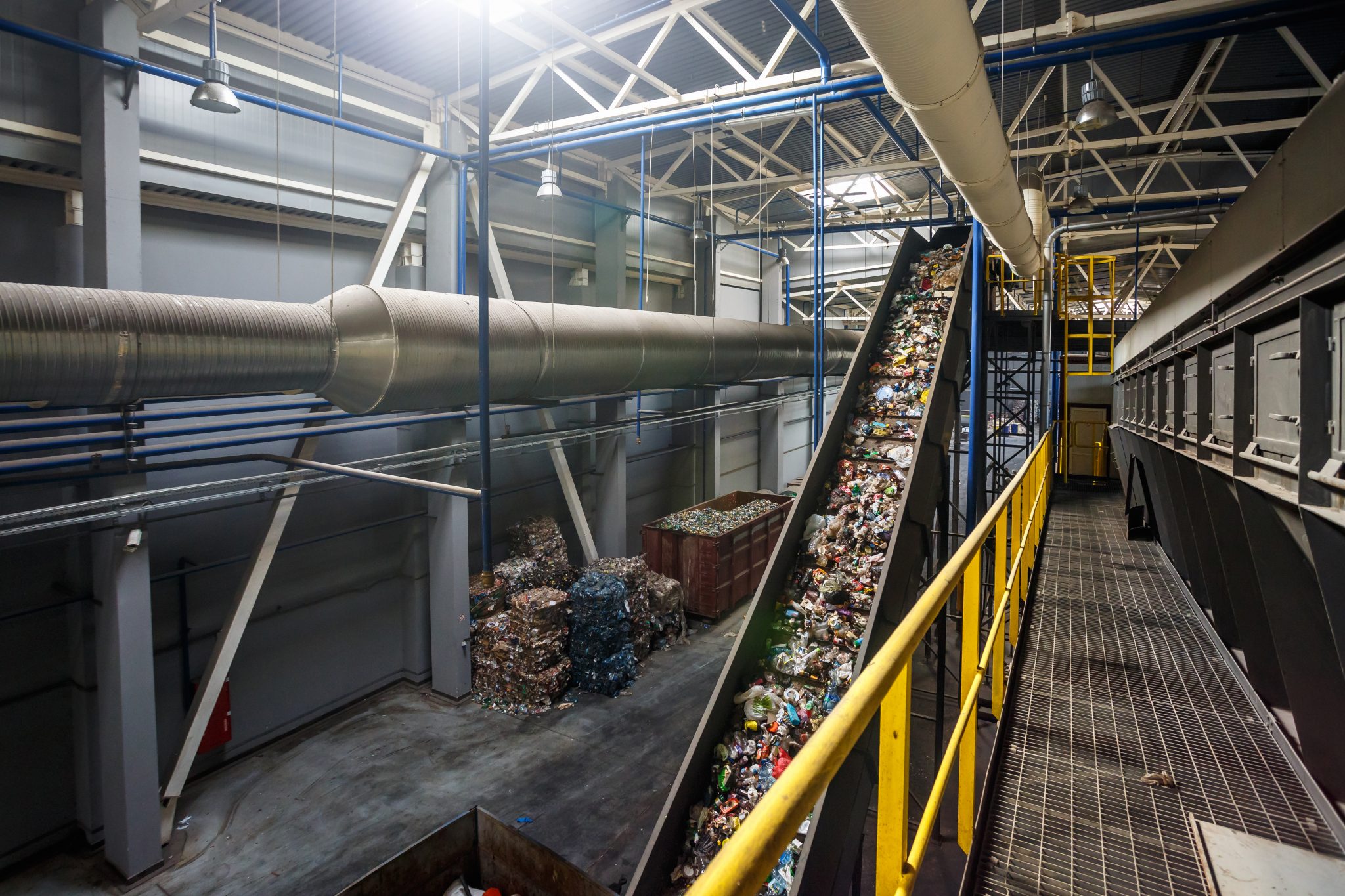 moving conveyor transporter on Modern waste recycling processing